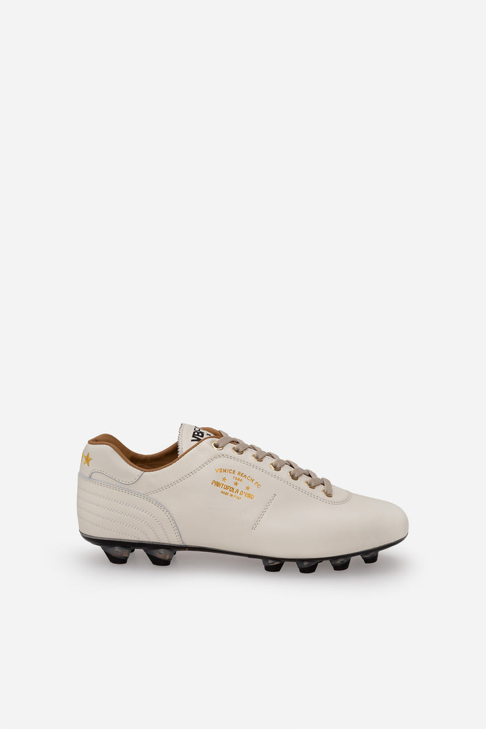 Uitgraving bladerdeeg beeld Pantofola d'Oro | Italian Football Boots | Luxury Fashion
